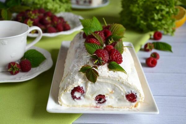 Меренговий рулет із кокосом