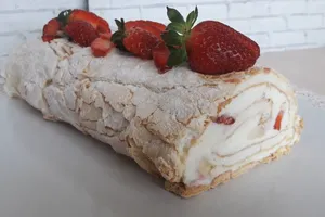 Меренговый рулет с маскарпоне - пошаговый рецепт Меренговый рулет с маскарпоне - пошаговый рецепт