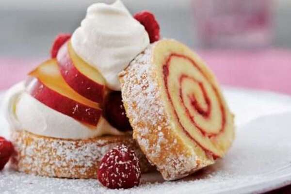 Простий рулет зі сметаною
