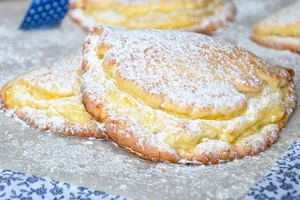 Сочники на жовтках - покроковий рецепт Сочники на жовтках - покроковий рецепт