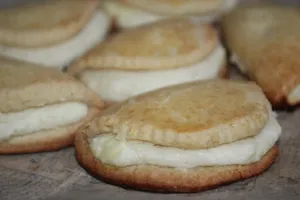 Сочники с изюмом - пошаговый рецепт Сочники с изюмом - пошаговый рецепт