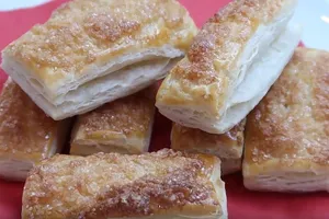 Слойки із цукром - покроковий рецепт Слойки із цукром - покроковий рецепт