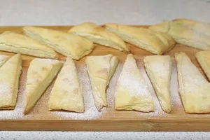 Простые слойки с крошкой - пошаговый рецепт Простые слойки с крошкой - пошаговый рецепт