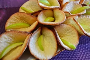 Каллы с яблоком - пошаговый рецепт Каллы с яблоком - пошаговый рецепт
