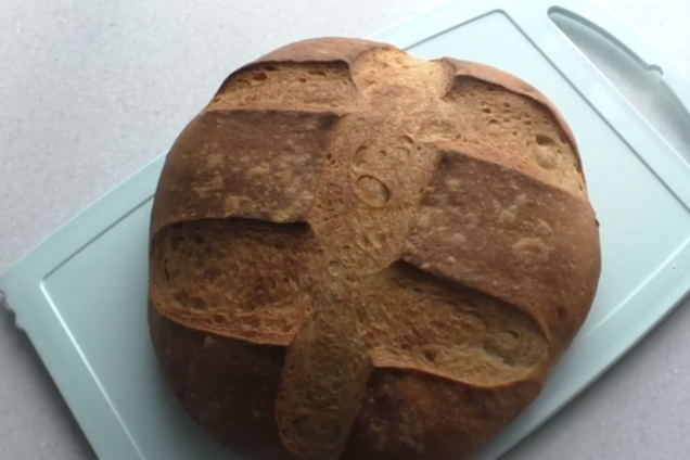 Пористий хліб на заквасці