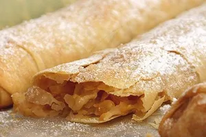 Вертута з яблуками - покроковий рецепт Вертута з яблуками - покроковий рецепт