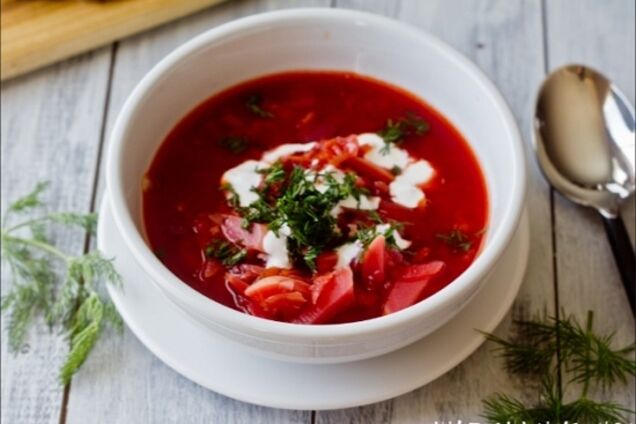 Классический горячий свекольник