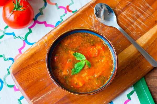 Харіра з помідорами та цибулею