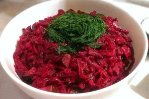 Салат из свеклы с чесноком и маринованными огурцами - пошаговый рецепт Салат из свеклы с чесноком и маринованными огурцами - пошаговый рецепт