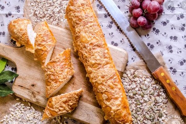 Багет із сиром і часником