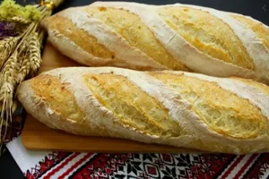 Пористий французький багет - покроковий рецепт Пористий французький багет - покроковий рецепт