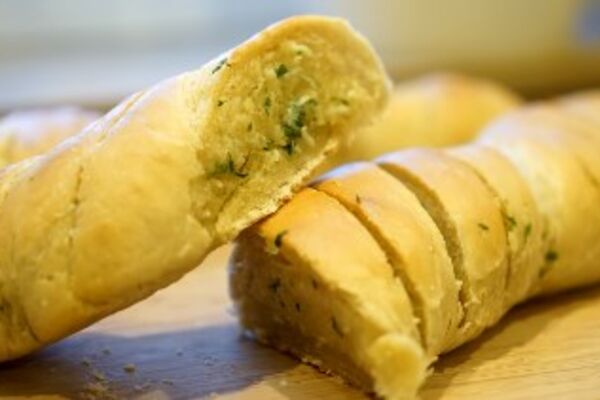 Багет з часниковим маслом