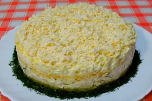 Салат с кальмарами на Новый год - пошаговый рецепт Салат с кальмарами на Новый год - пошаговый рецепт