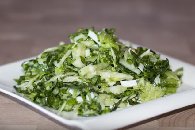 Салат з черемші з яйцем та огірком