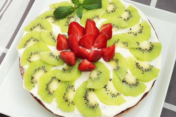 Торт з фруктами без випічки