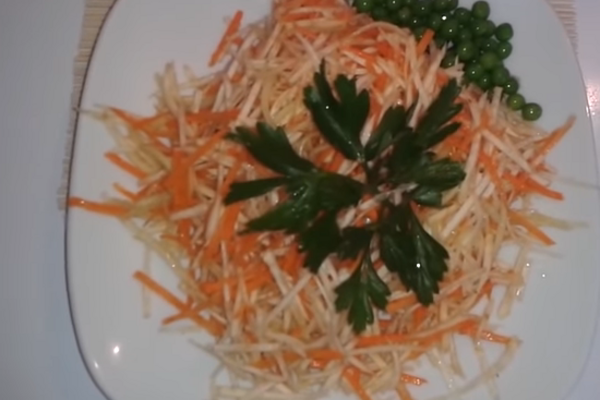 Салат з кореня селери з морквою