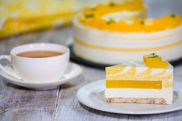 Желейно-йогуртовий торт з фруктами