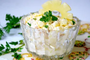 Салат с ананасами, курицей и кукурузой - пошаговый рецепт Салат с ананасами, курицей и кукурузой - пошаговый рецепт