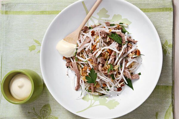 Салат з дайконом і яловичиною