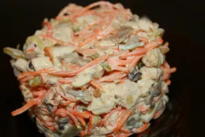 Салат с корейской морковью, курицей и грибами - пошаговый рецепт Салат с корейской морковью, курицей и грибами - пошаговый рецепт