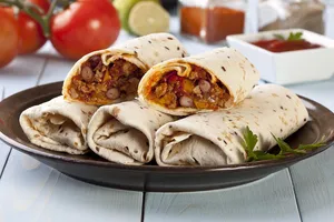 Буррито с курицей и фасолью - пошаговый рецепт Буррито с курицей и фасолью - пошаговый рецепт