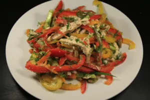 Салат з куркою та овочами - покроковий рецепт Салат з куркою та овочами - покроковий рецепт