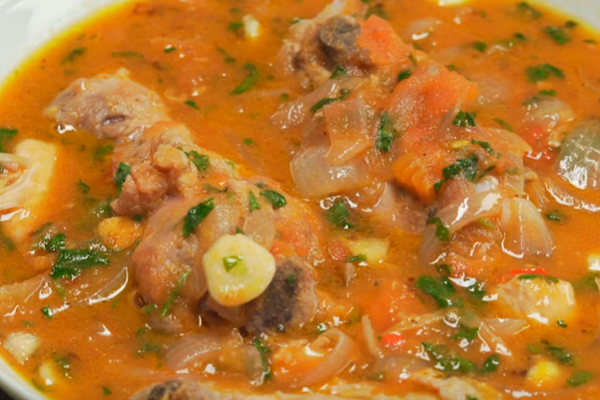 Чахохбілі зі сливами та помідорами