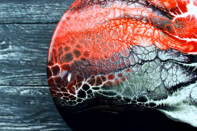 Мусовий торт з вишнею