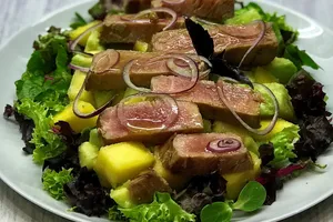 Салат с манго и тунцом - пошаговый рецепт Салат с манго и тунцом - пошаговый рецепт