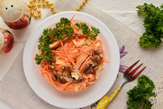 Салат с копченой курицей и корейской морковью