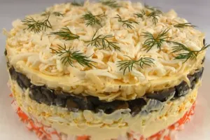 Салат с крабовыми палочками и жареными грибами - пошаговый рецепт Салат с крабовыми палочками и жареными грибами - пошаговый рецепт