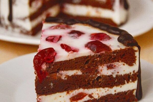 Торт-суфле с творогом и вишнями