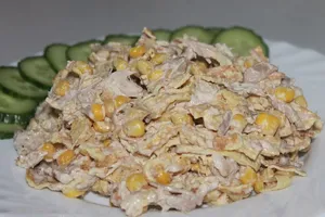 Салат з омлетом і кукурудзою - покроковий рецепт Салат з омлетом і кукурудзою - покроковий рецепт