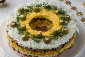 Салат с оливками и кукурузой - пошаговый рецепт Салат с оливками и кукурузой - пошаговый рецепт