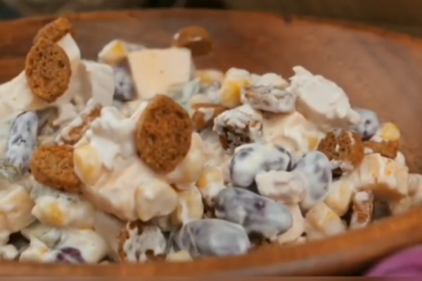 Салат з квасолею та консервованою кукурудзою