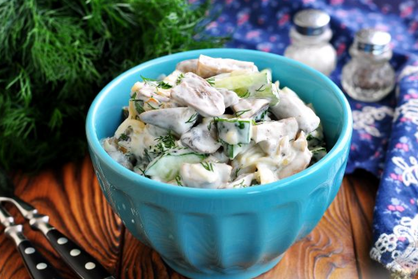 Салат из куриных сердечек с яйцом