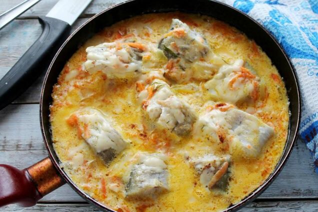 Рыба под сметанным соусом