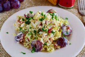 Салат з виноградом і копченою куркою - покроковий рецепт Салат з виноградом і копченою куркою - покроковий рецепт