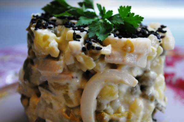 Смачний салат із кальмаром