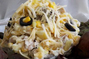 Салат з ананасом без курки - покроковий рецепт Салат з ананасом без курки - покроковий рецепт