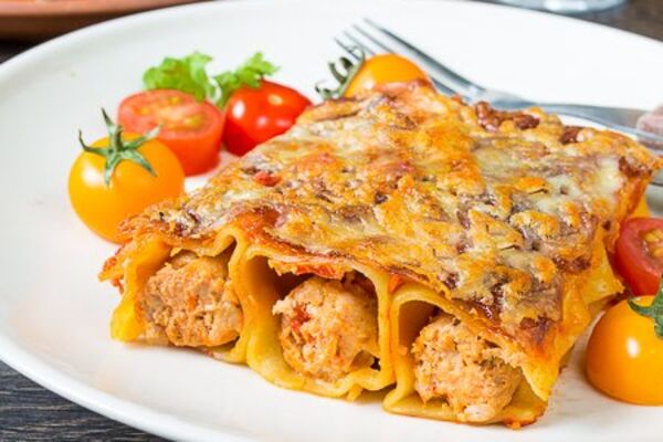 Канелоні з яловичим фаршем під соусом