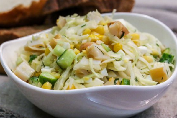 Салат з кальмарами консервованими