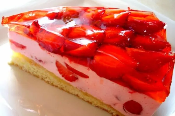 Творожный торт с клубникой и желе - пошаговый рецепт приготовления с фото