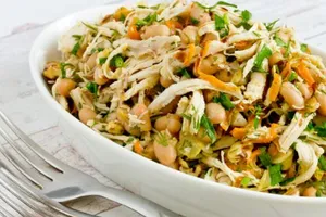 Салат із куркою, горіхами і квасолею - покроковий рецепт Салат із куркою, горіхами і квасолею - покроковий рецепт