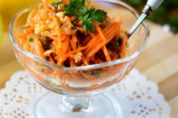 Салат із моркви з горіхами