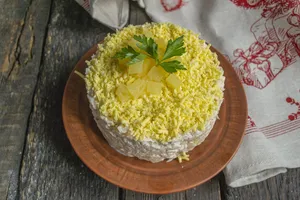 Салат з копченою куркою і ананасами - покроковий рецепт Салат з копченою куркою і ананасами - покроковий рецепт