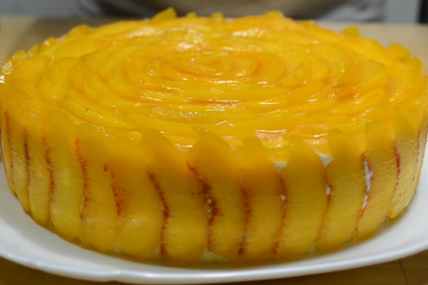 Йогуртовый торт с персиками