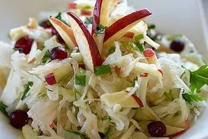 Салат з капустою та яблуком - покроковий рецепт Салат з капустою та яблуком - покроковий рецепт