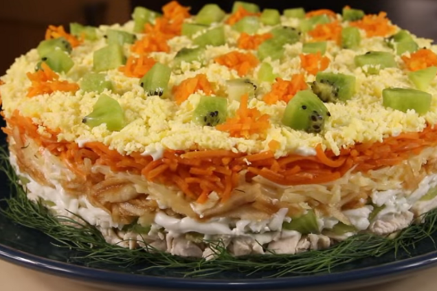 Салат из курицы с киви и яблоками