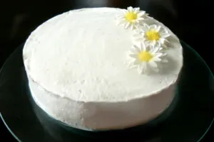 Торт з ананасами та вершками - покроковий рецепт Торт з ананасами та вершками - покроковий рецепт